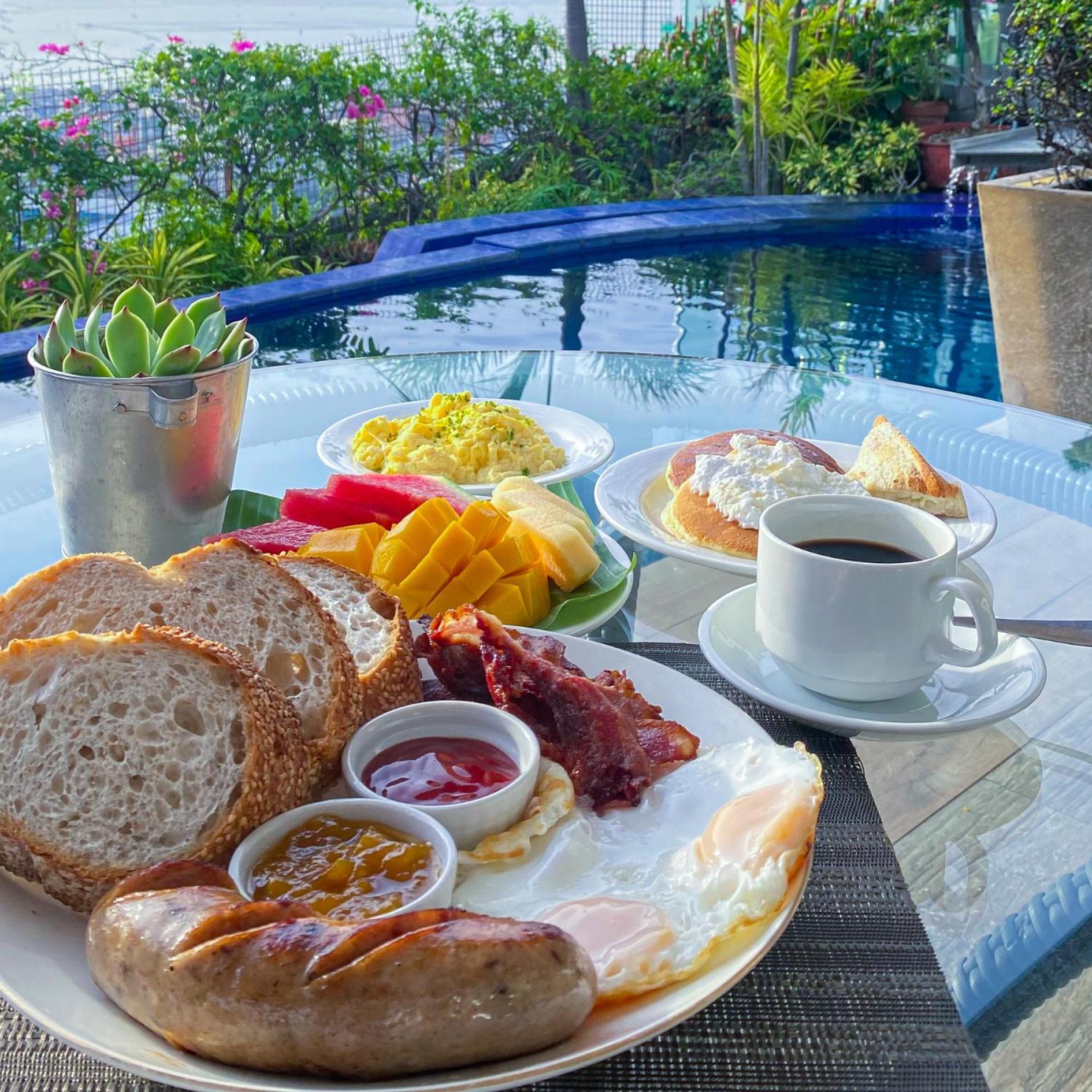 Vivere Hotel And Resorts Muntinlupa City Dış mekan fotoğraf